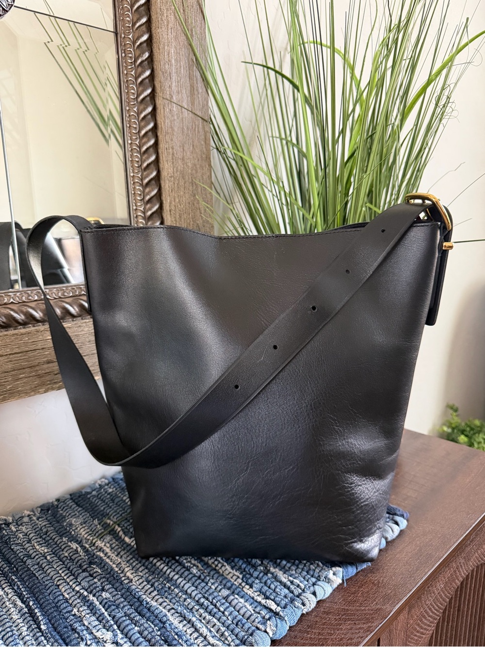 Madewell Leather Essential Bucket Tote Black NN396 NWT Crossbody Bag